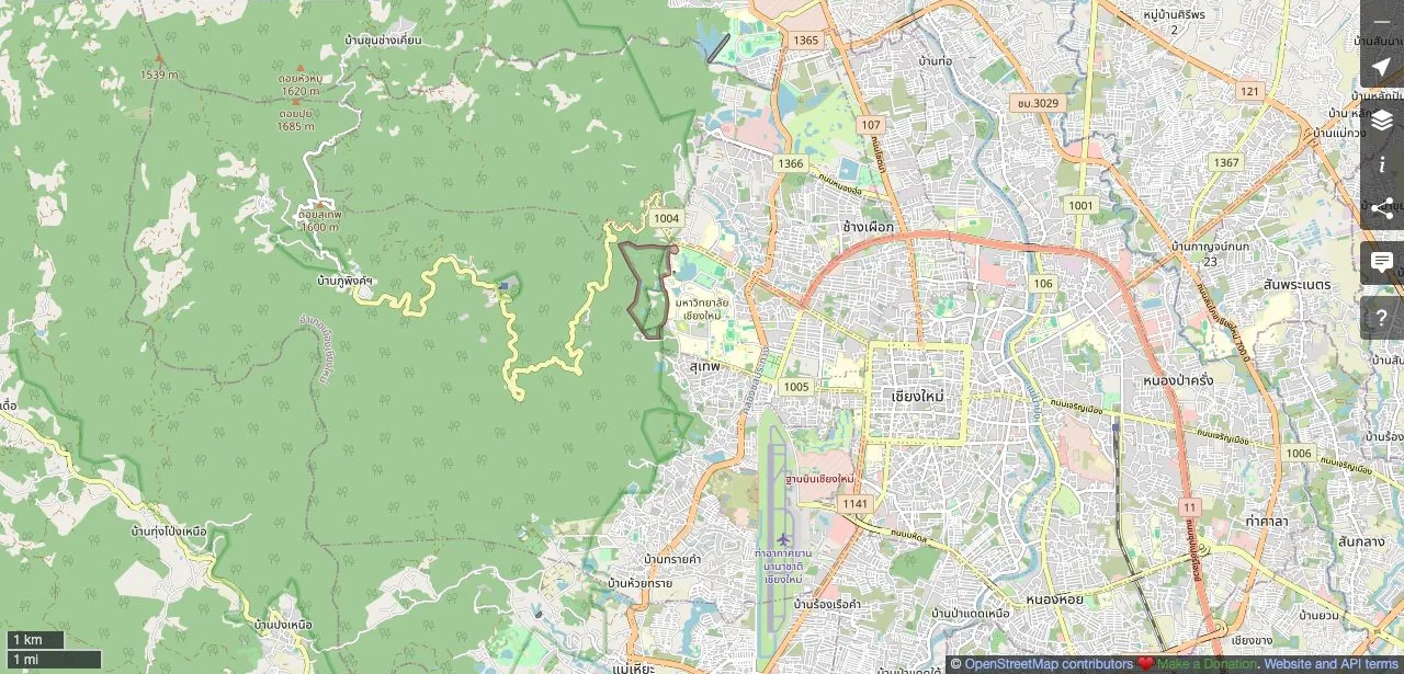 แผนที่ OpenStreetMap รอบมหาวิทยาลัยเชียงใหม่ แสดงขอบเขตพื้นที่มหาวิทยาลัย แนวระยะออกจากขอบเขต 1 และ 3 กิโลเมตร พร้อมตำแหน่งโครงการ